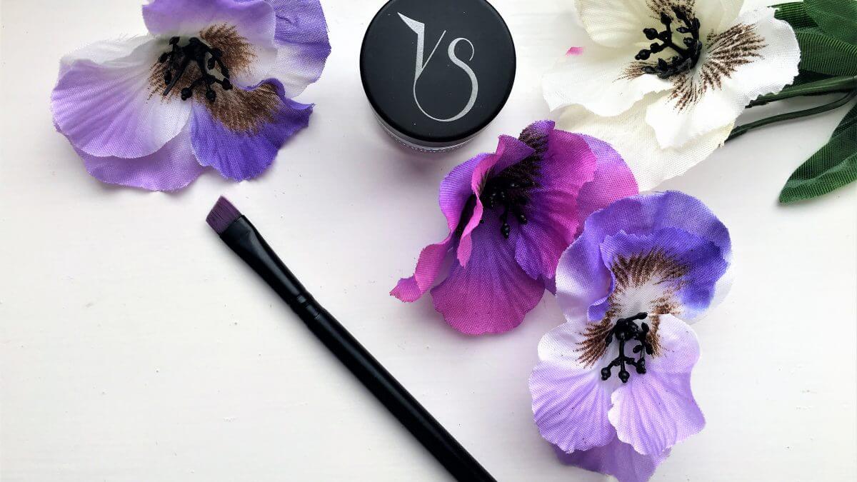 Vamp Stamp Eyeliner (Image by The Pretty Poetic ©)